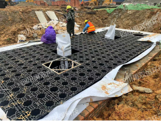 龙泉驿区青台山学校新建项目雨水收集回用池处理系统模块安装圆满完成